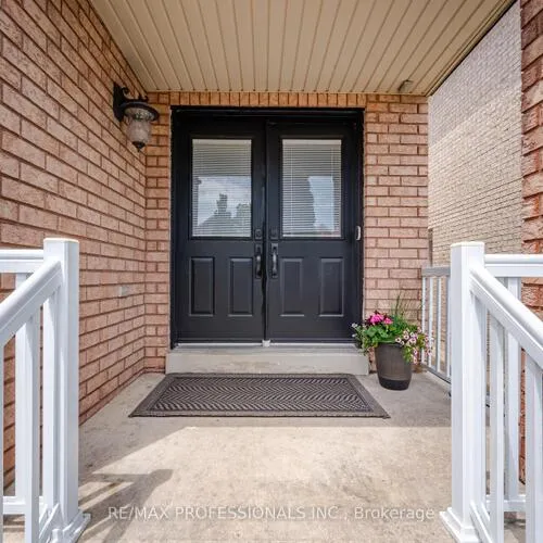 Premium freehold home for sale: 3863, Passway, Lisgar, Mississauga