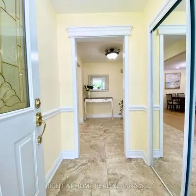 876,&nbsp;Hollowtree, Applewood, Mississauga