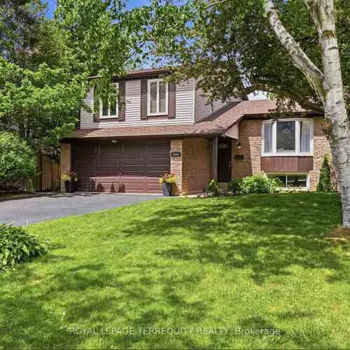 Premium freehold home for sale: 2609, Oak Row, Erin Mills, Mississauga