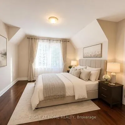 1049,&nbsp;Greaves, Lakeview, Mississauga