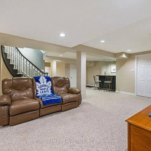 Premium freehold home for sale: 4174, Rossland, Erin Mills, Mississauga