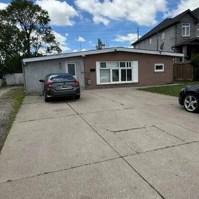7530,&nbsp;Redstone, Malton, Mississauga