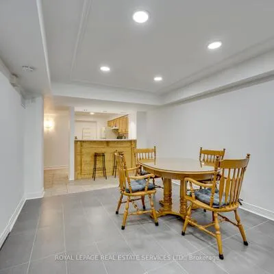 300,&nbsp;Canital, Hurontario, Mississauga