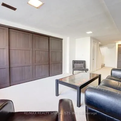 821,&nbsp;Parkland, Clarkson, Mississauga
