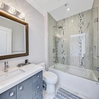 484,&nbsp;Avonwood, Mineola, Mississauga