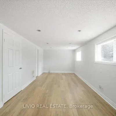 4002,&nbsp;Brandon Gate, Malton, Mississauga
