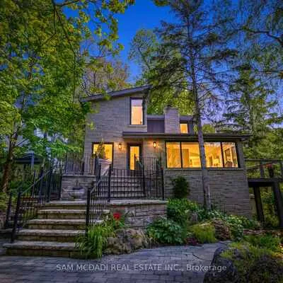 1273,&nbsp;Queen Victoria, Lorne Park, Mississauga