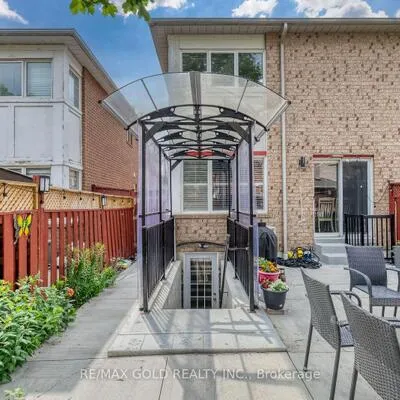 911,&nbsp;Golden Farmer, Meadowvale Village, Mississauga