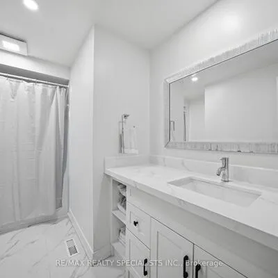 5235,&nbsp;HUNTINGFIELD, Hurontario, Mississauga