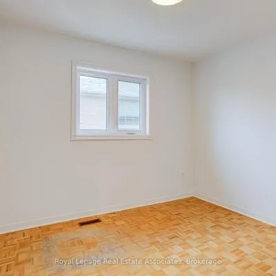 5453,&nbsp;Middleport, Hurontario, Mississauga