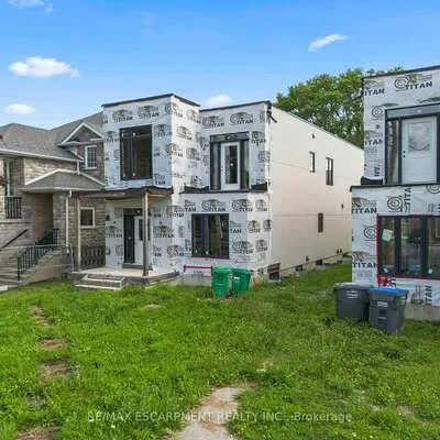 1037,&nbsp;Alexandra, Lakeview, Mississauga
