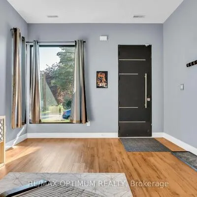644,&nbsp;Roselaire, Hurontario, Mississauga