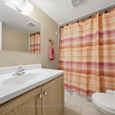 1382,&nbsp;Avon, Meadowvale Village, Mississauga