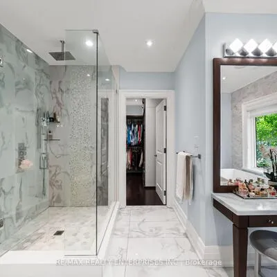 363,&nbsp;Niar, Mineola, Mississauga