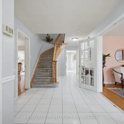 271,&nbsp;Nahani, Hurontario, Mississauga