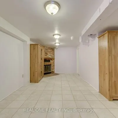 741,&nbsp;Queensbridge, Creditview, Mississauga