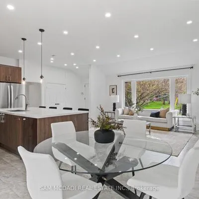927,&nbsp;Ingersoll, Clarkson, Mississauga