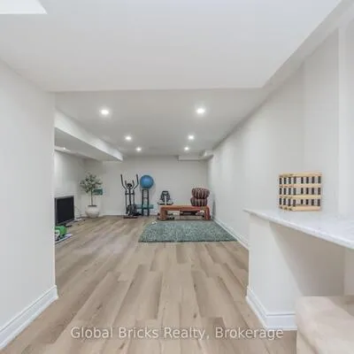 585,&nbsp;Candlestick, Hurontario, Mississauga