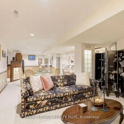 1760,&nbsp;Featherston, Erin Mills, Mississauga