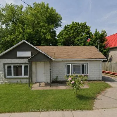 2574,&nbsp;Confederation, Cooksville, Mississauga