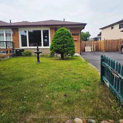 7746,&nbsp;Redstone, Malton, Mississauga