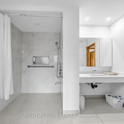 3126,&nbsp;Mccarthy, Applewood, Mississauga