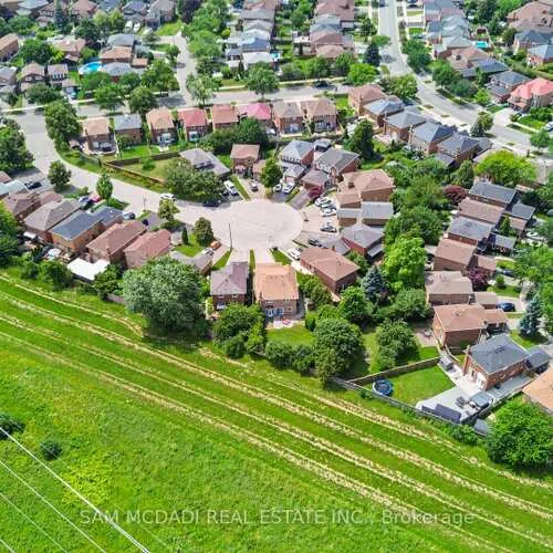 Premium freehold home for sale: 470, Aberfoyle, Hurontario, Mississauga