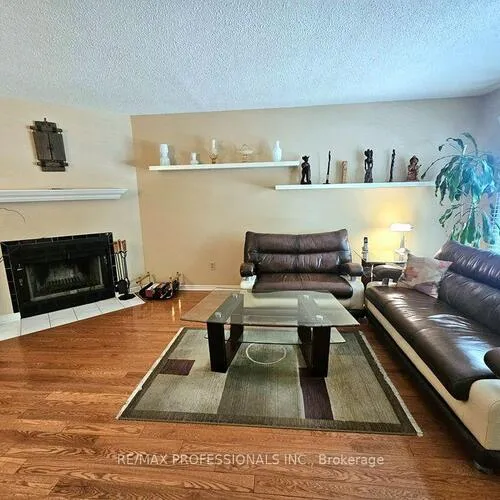 Premium freehold home for sale: 500, Silverthorne, Hurontario, Mississauga
