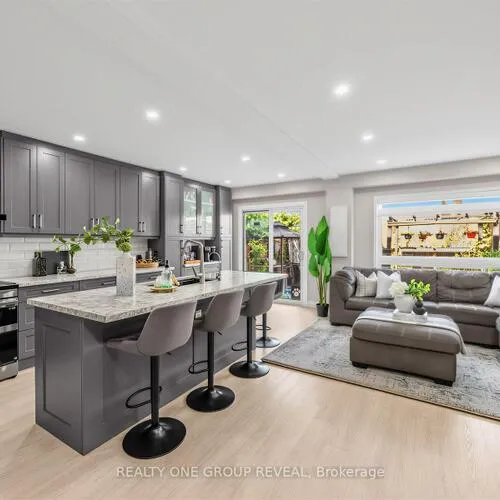 Premium freehold home for sale: 6122, Coxswain, East Credit, Mississauga
