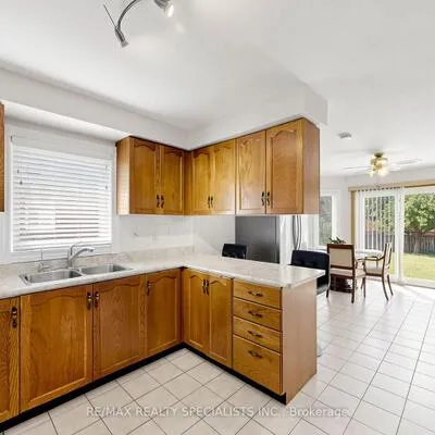 776,&nbsp;Savoy, Hurontario, Mississauga