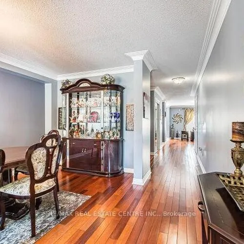 Premium freehold home for sale: 4782, James Austin, Hurontario, Mississauga