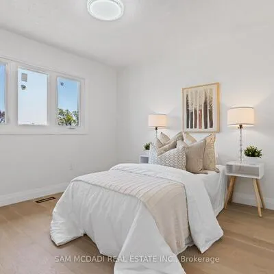 1521,&nbsp;Roseway, East Credit, Mississauga