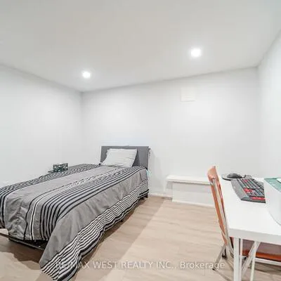 765,&nbsp;Dodsworth, Applewood, Mississauga