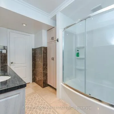 571,&nbsp;Silver Creek, Mississauga Valleys, Mississauga