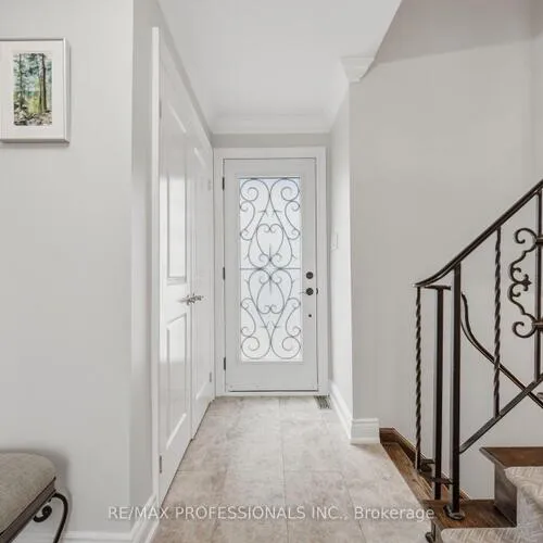 Premium freehold home for sale: 1062, Mississauga Valley, Mississauga Valleys, Mississauga