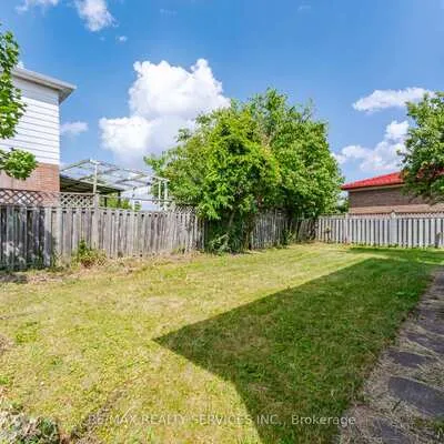 7493,&nbsp;Netherwood, Malton, Mississauga
