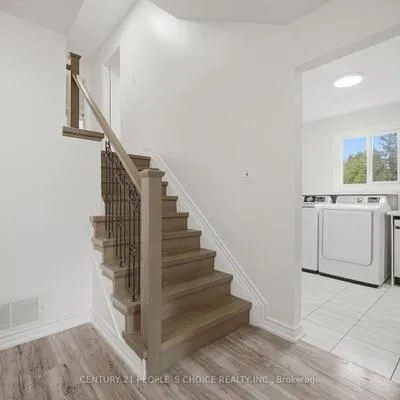 578,&nbsp;Cavell, Cooksville, Mississauga