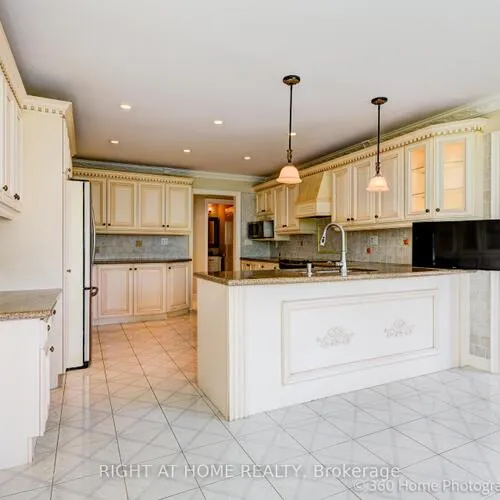 Premium freehold home for sale: 5037, Mississauga, Central Erin Mills, Mississauga