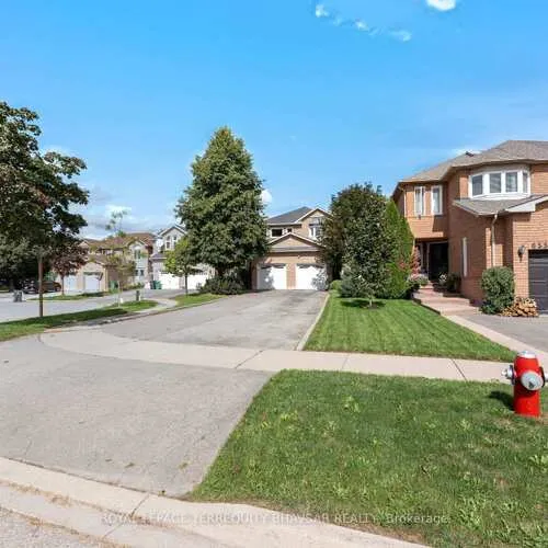 Premium freehold home for sale: 6559, Sapling, Lisgar, Mississauga
