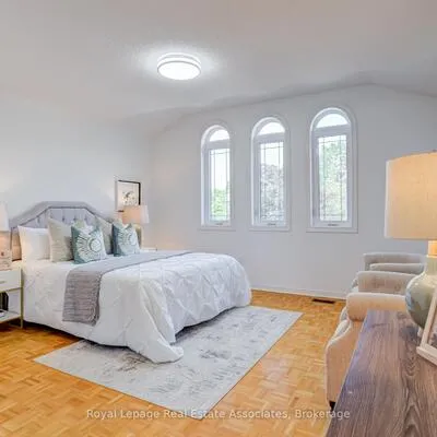 5453,&nbsp;Middleport, Hurontario, Mississauga