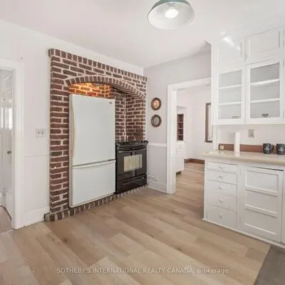 1462,&nbsp;Hurontario, Mineola, Mississauga