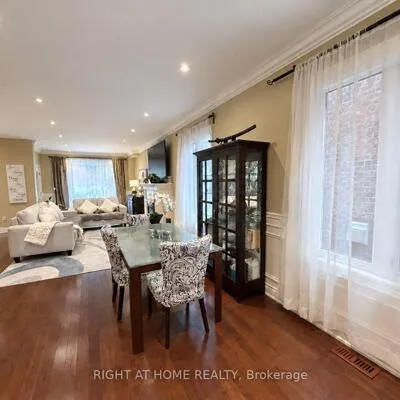 1049,&nbsp;Greaves, Lakeview, Mississauga