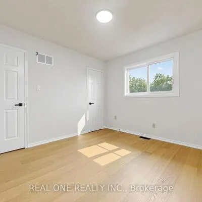2027,&nbsp;Roy Ivor, Erin Mills, Mississauga