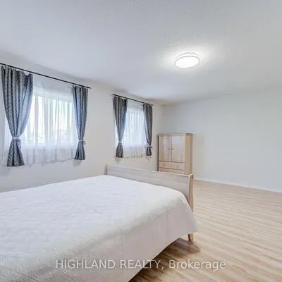 849,&nbsp;Scollard, East Credit, Mississauga