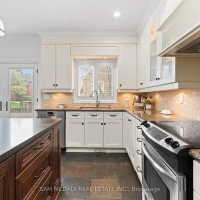 964,&nbsp;Queen, Lorne Park, Mississauga