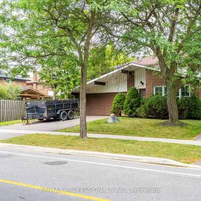 925,&nbsp;Runningbrook, Applewood, Mississauga