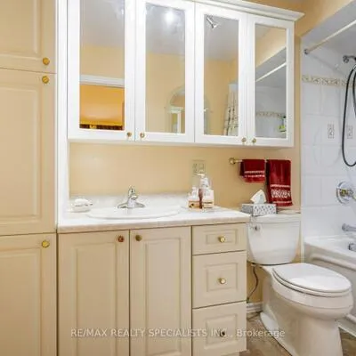 32,&nbsp;Falconer, Streetsville, Mississauga