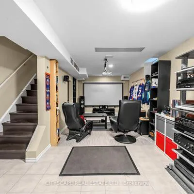 5610,&nbsp;Cortina, Hurontario, Mississauga