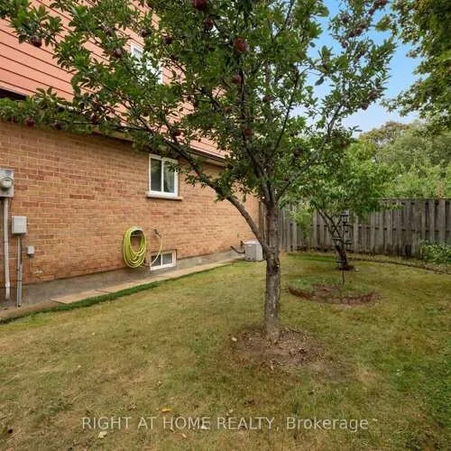 Premium freehold home for sale: 875, Messenger Meadow, Creditview, Mississauga