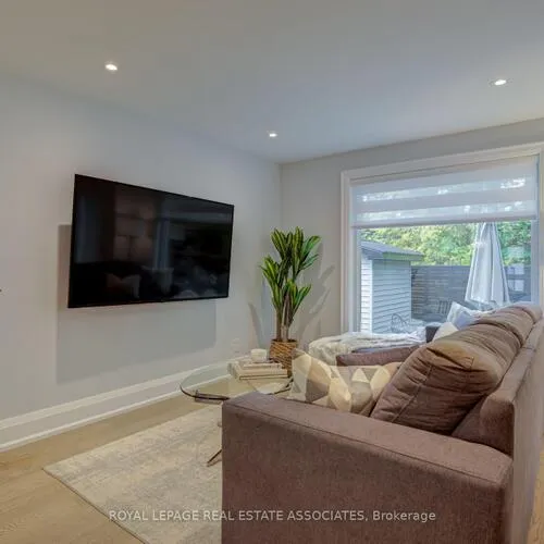 Premium freehold home for sale: 889, Sweetwater, Lorne Park, Mississauga